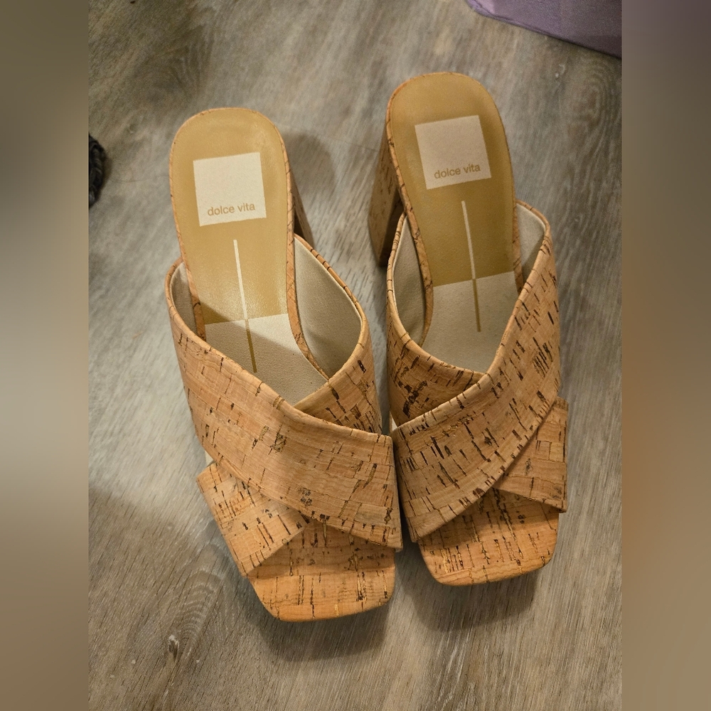 Women's Dolce Viya Tan Block Heel Sandals Size 6